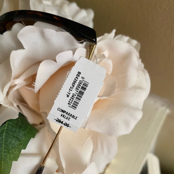 Brand new 🔥Burberry polarized sunglasses 🕶🔥 - Picture 7 of 13